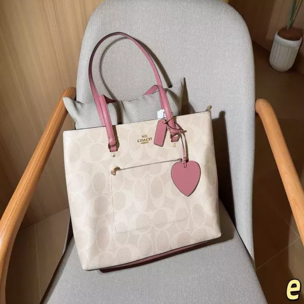 코치 시그니처 패턴 지퍼 토트백