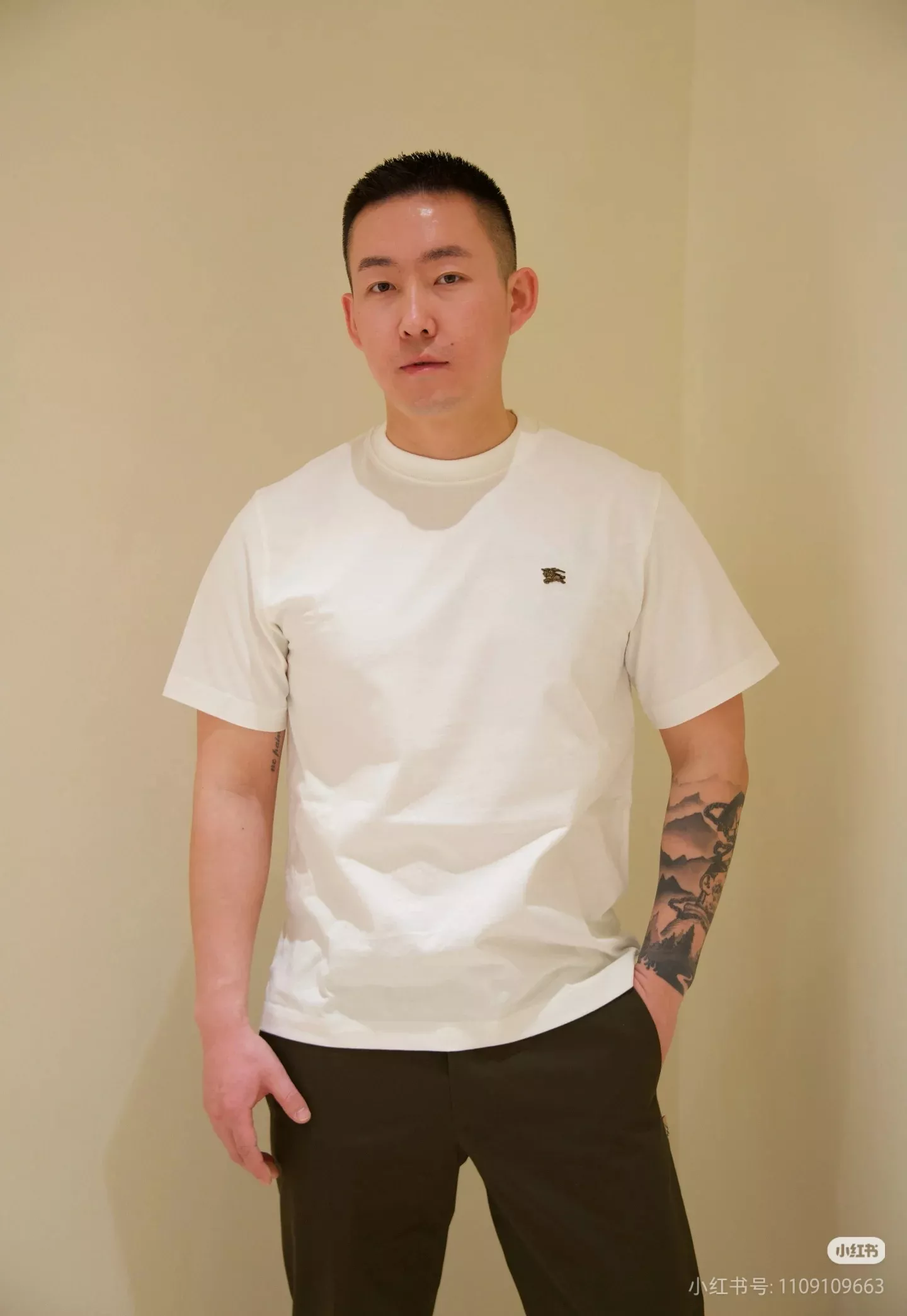 버버리 금속 전마 로고 라운드 반팔 상세 이미지 41