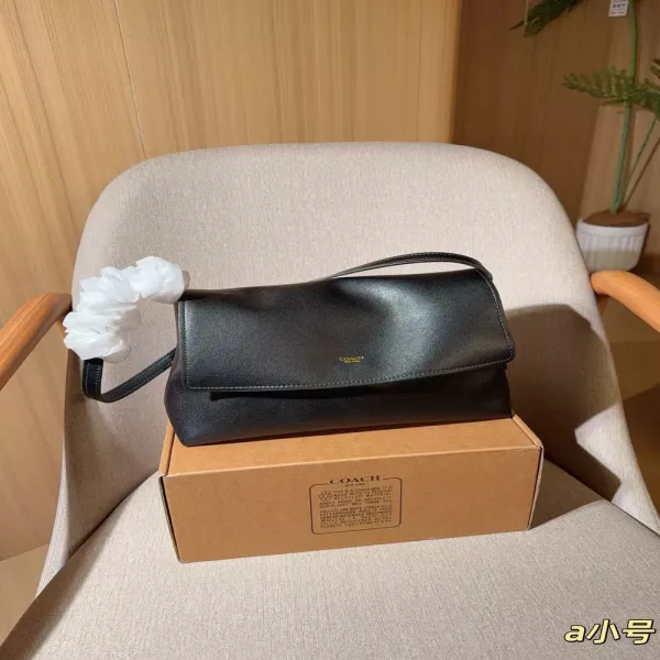코치 첼시 플랩 숄더백