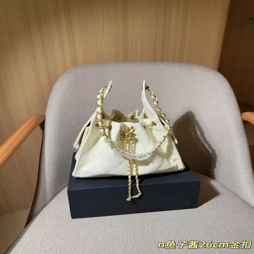 샤넬 캐비어 드로스트링 호보백