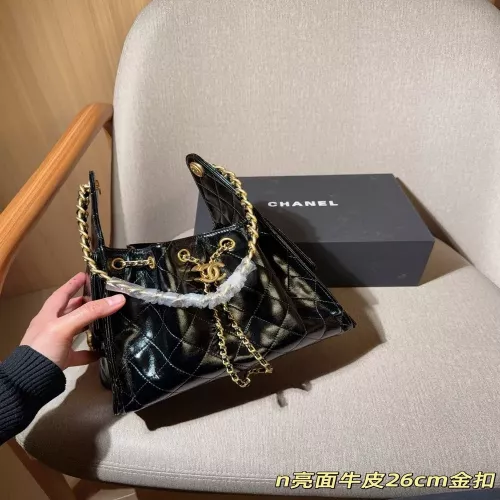 샤넬 광택 소가죽 드로스트링 체인백