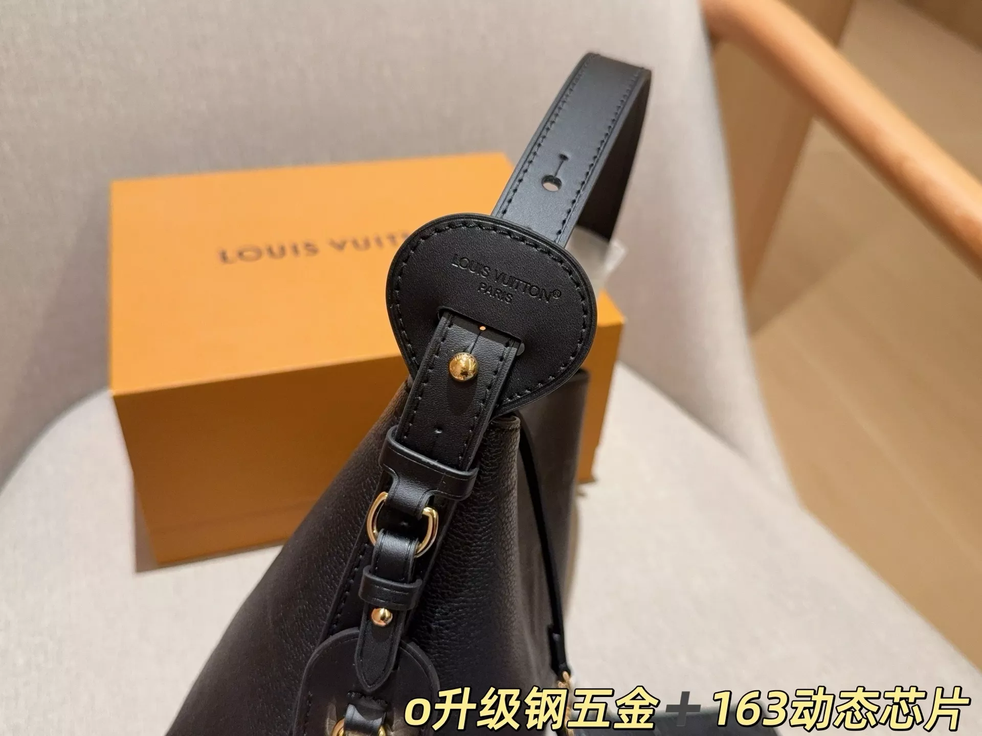 루이비통 압화 디테일 버킷 스타일 백 상세 이미지 6