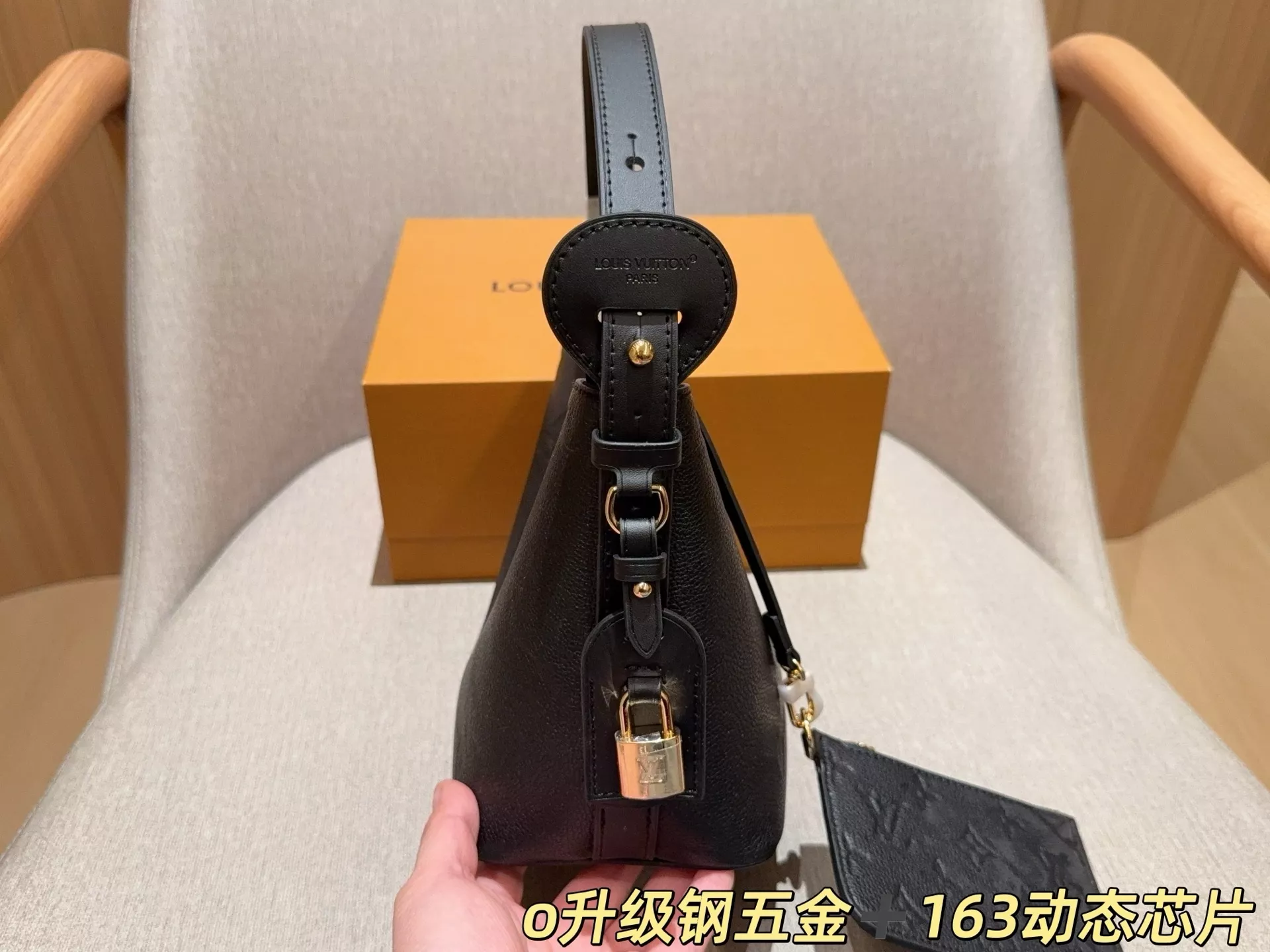 루이비통 압화 디테일 버킷 스타일 백 상세 이미지 5