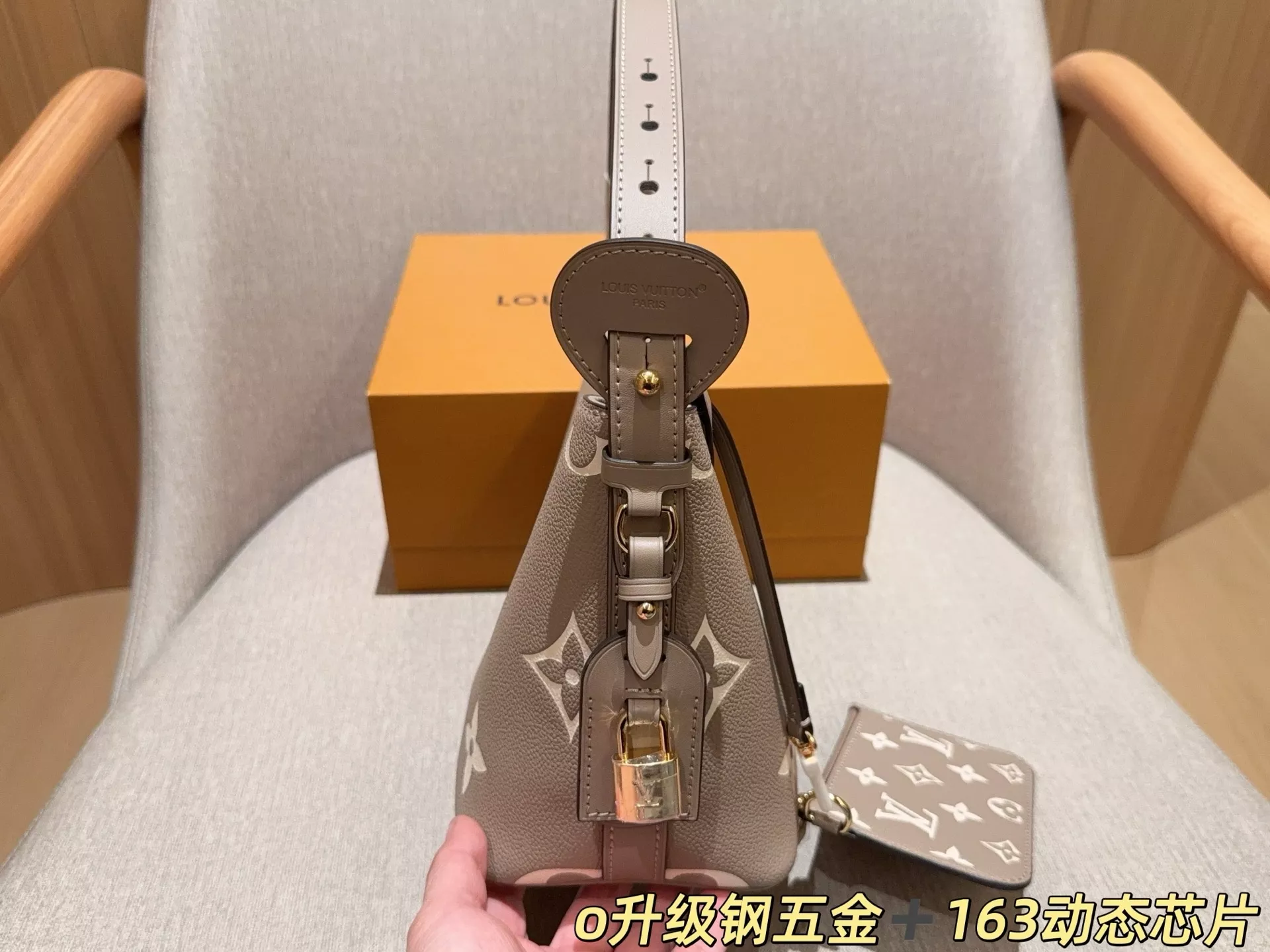 루이비통 압화 디테일 버킷 스타일 백 상세 이미지 5