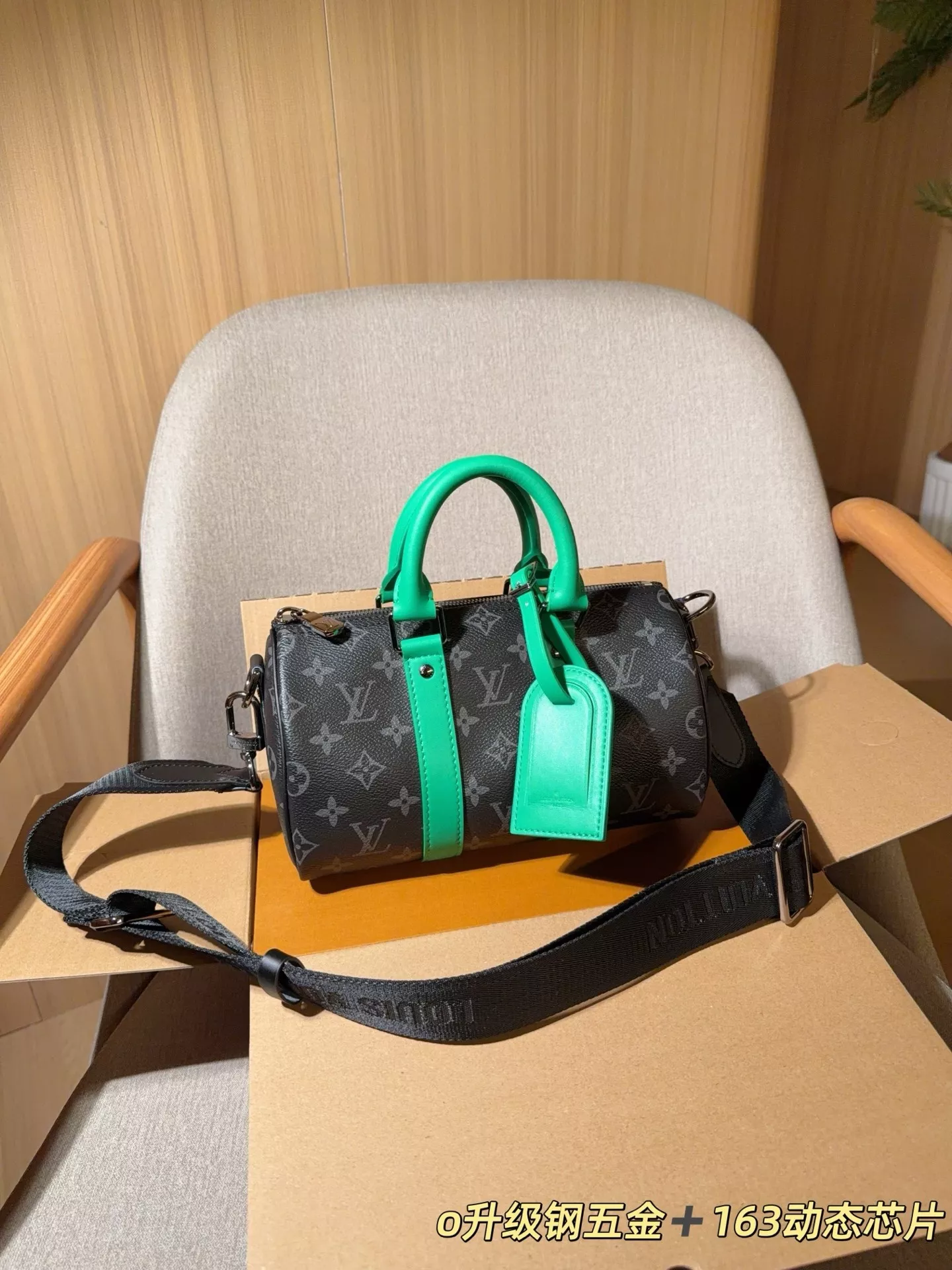 루이비통 모노그램 배색 원통형 스트랩백 상세 이미지 1