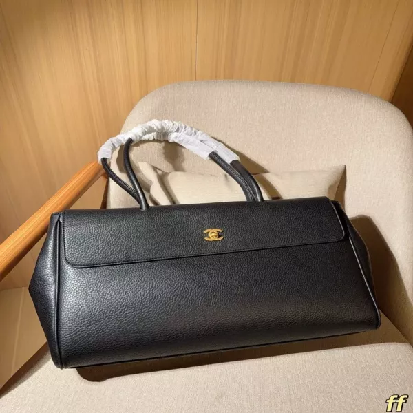 샤넬 로고 포인트 빅사이즈 핸드백