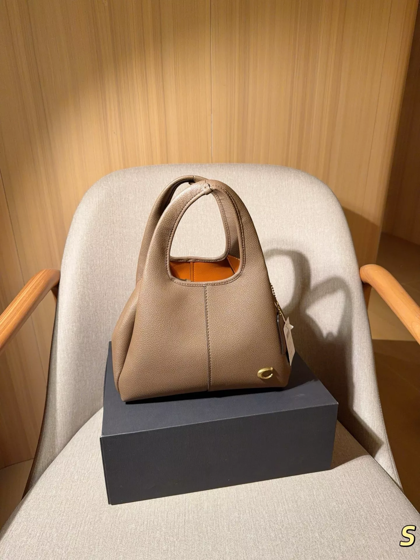 코치 라나 바스켓 스타일 핸드백 상세 이미지 13