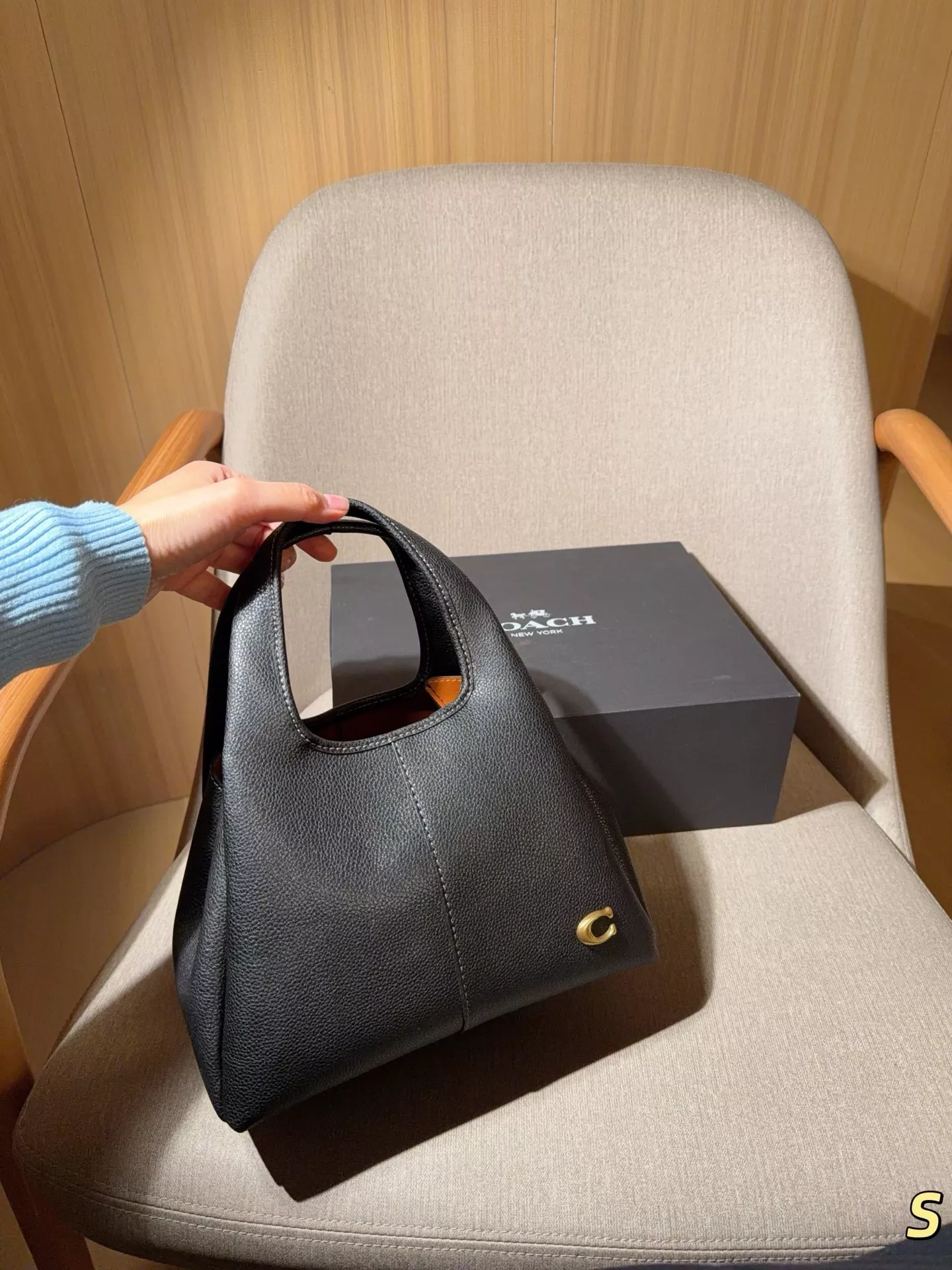 코치 라나 바스켓 스타일 핸드백 상세 이미지 2