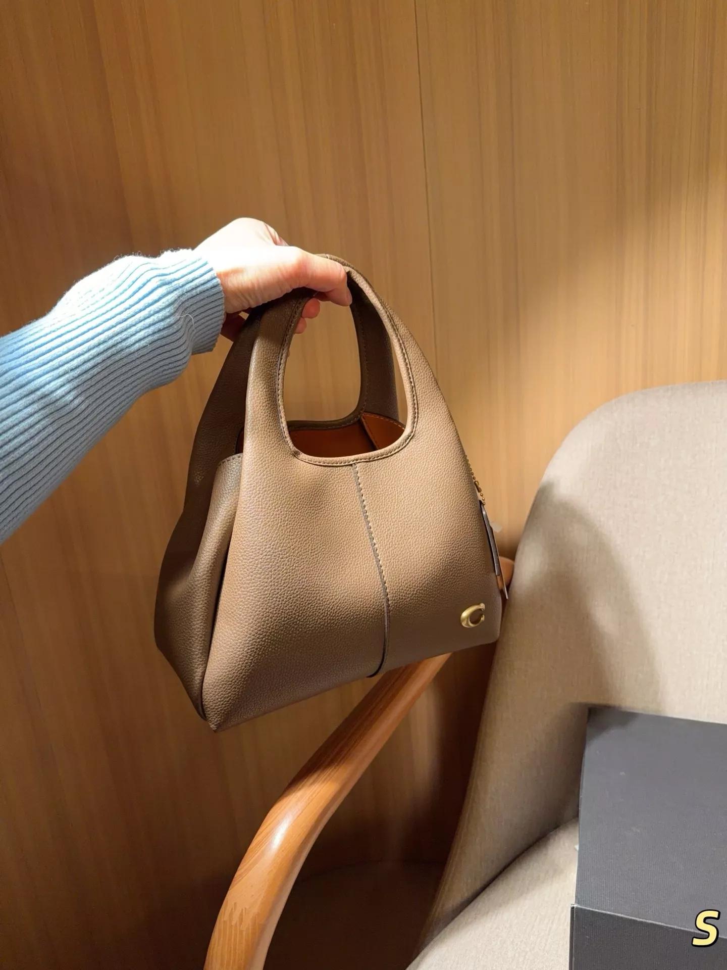 코치 라나 바스켓 스타일 핸드백 상세 이미지 15