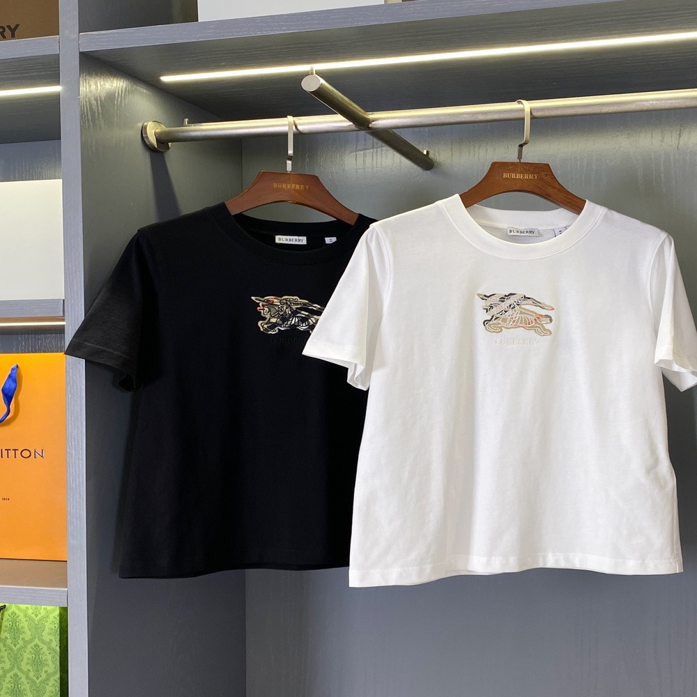 버버리 마술 기사 로고 체크 코튼 티셔츠