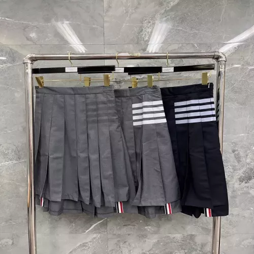 톰브라운 사선 스트라이프 플리츠 스커트