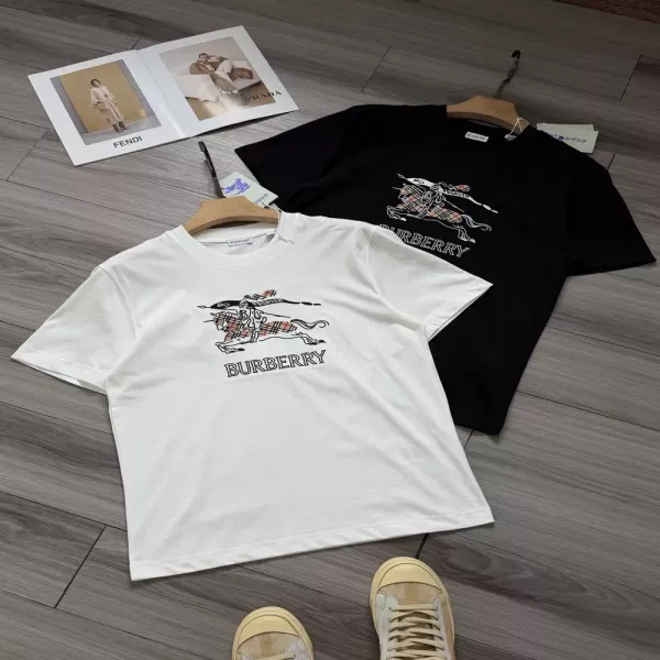 버버리 전마 로고 자수 레터링 반팔 티