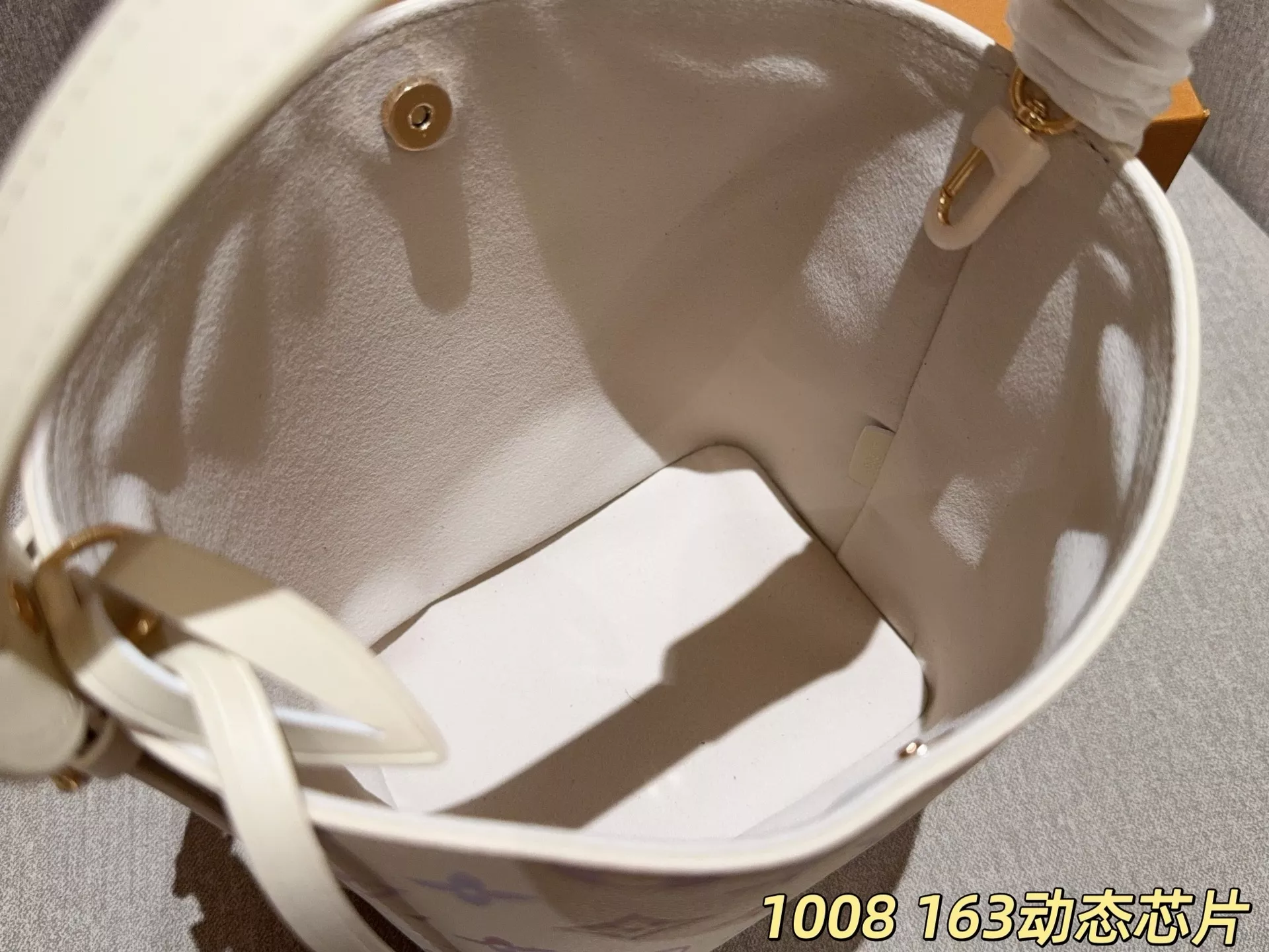 루이비통 올 인 비비 그라데이션 버킷 스타일 백 상세 이미지 9
