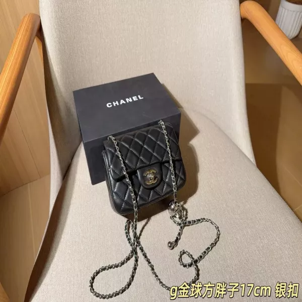 샤넬 금볼 체인 미니백