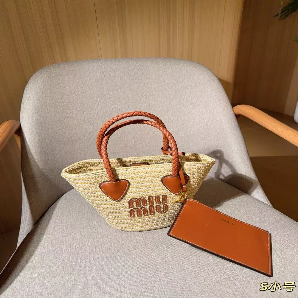 미우미우 라피아 우븐 쇼핑백
