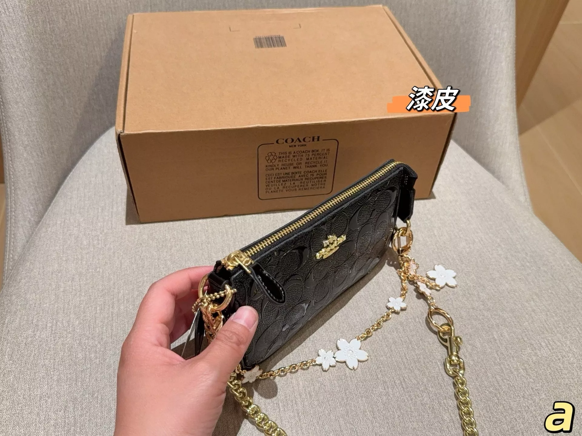 코치 에나멜 체인 숄더 미니백 상세 이미지 7