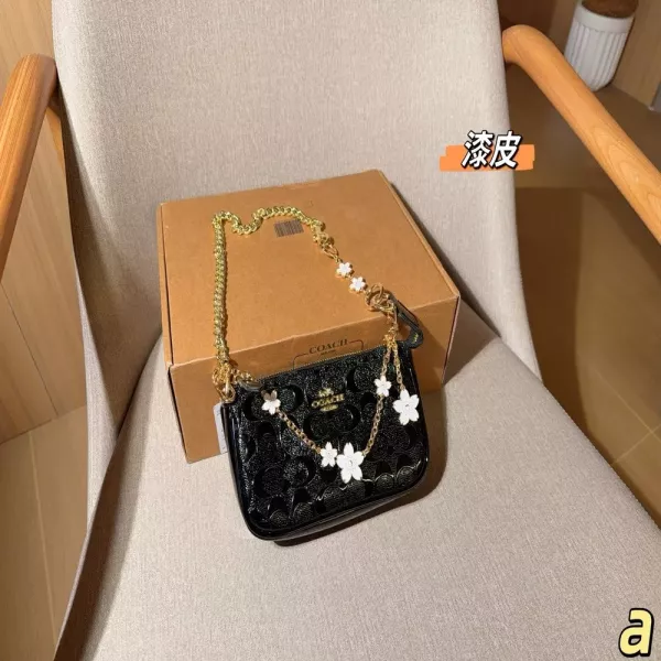 코치 에나멜 체인 숄더 미니백