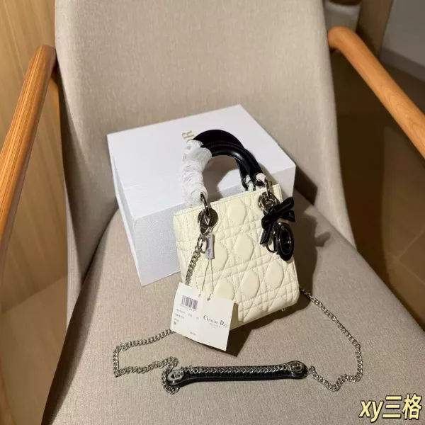 디올 퀼팅 리본 장식 미니 체인백