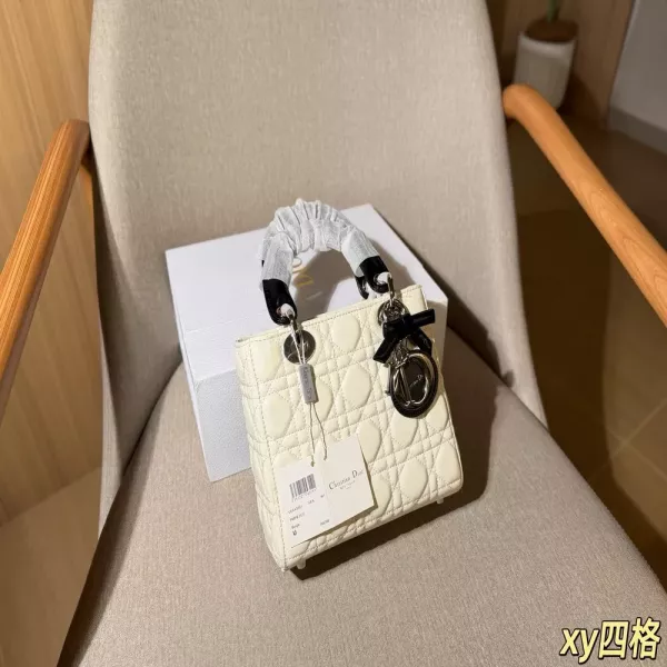 디올 리본 장식 사각 핸드백