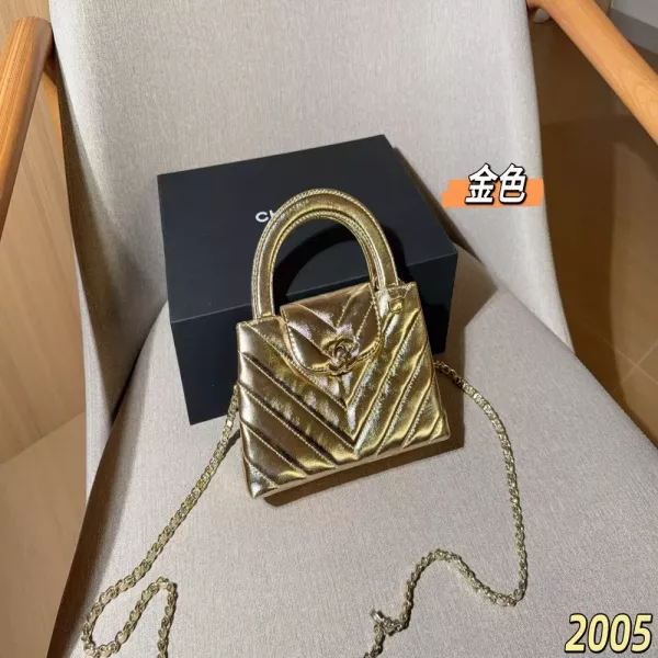 샤넬 체인 핸들 브이 패턴 백