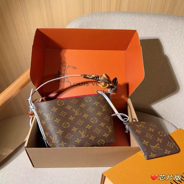 루이비통 하트 참 장식 모노그램 버킷백