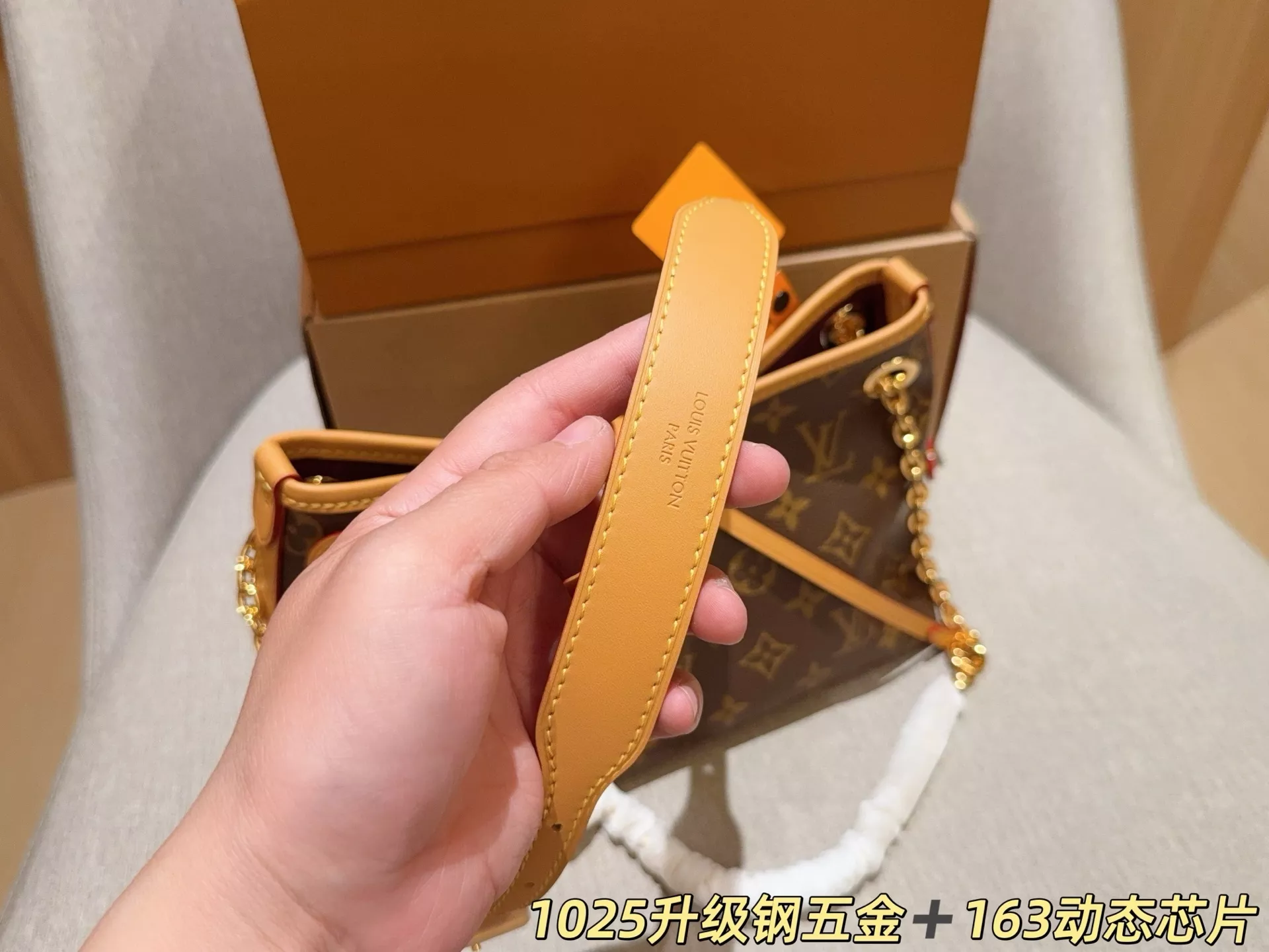 루이비통 체인 장식 모노그램 숄더백 상세 이미지 8