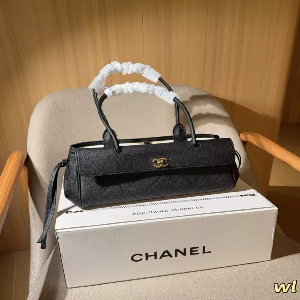 샤넬 퀼팅 체인 포인트 핸드백