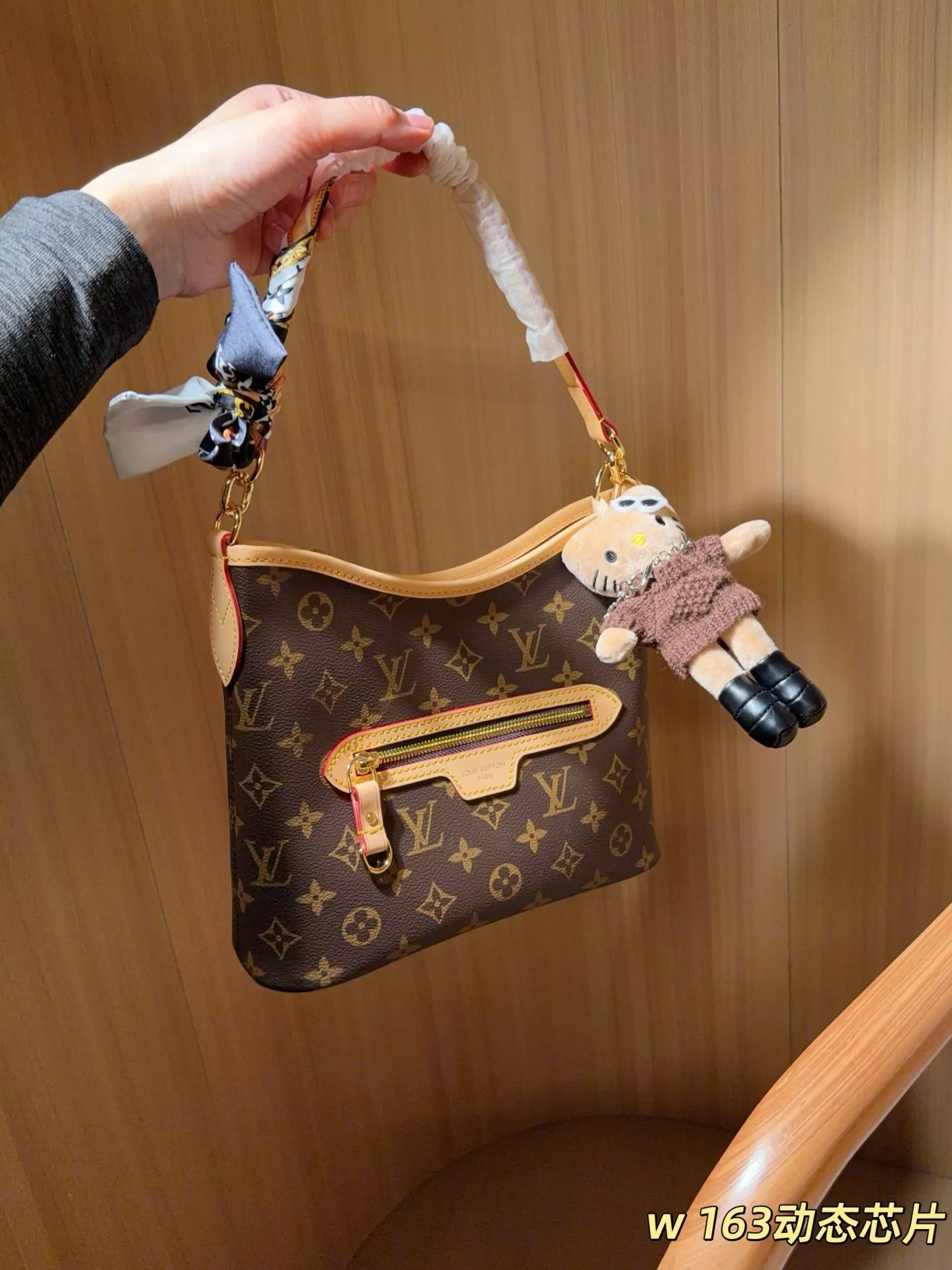 루이비통 모노그램 라인업 언더암백 상세 이미지 3