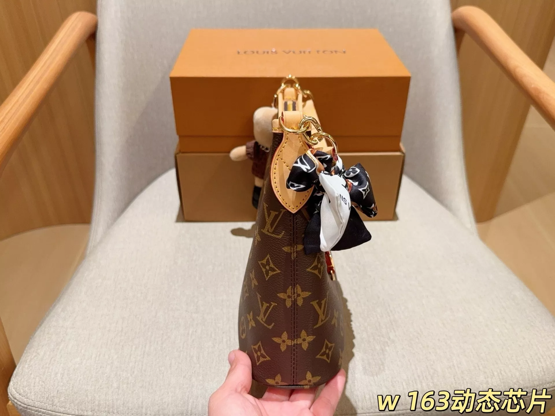 루이비통 모노그램 라인업 언더암백 상세 이미지 5