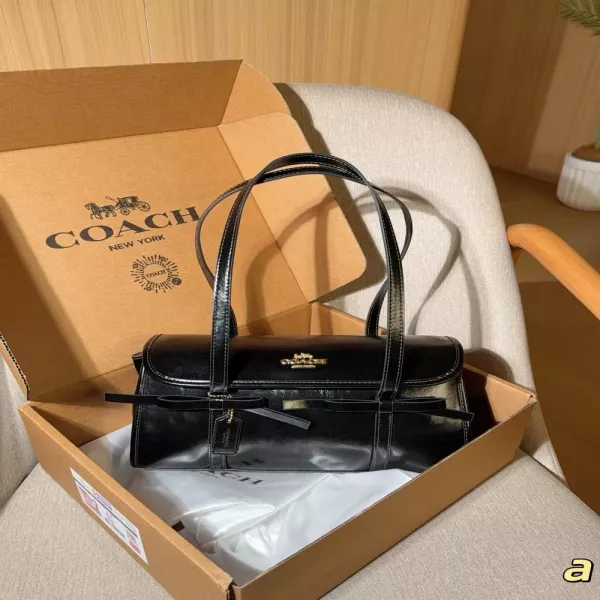 코치 브리짓 리본 장식 플랩 숄더백