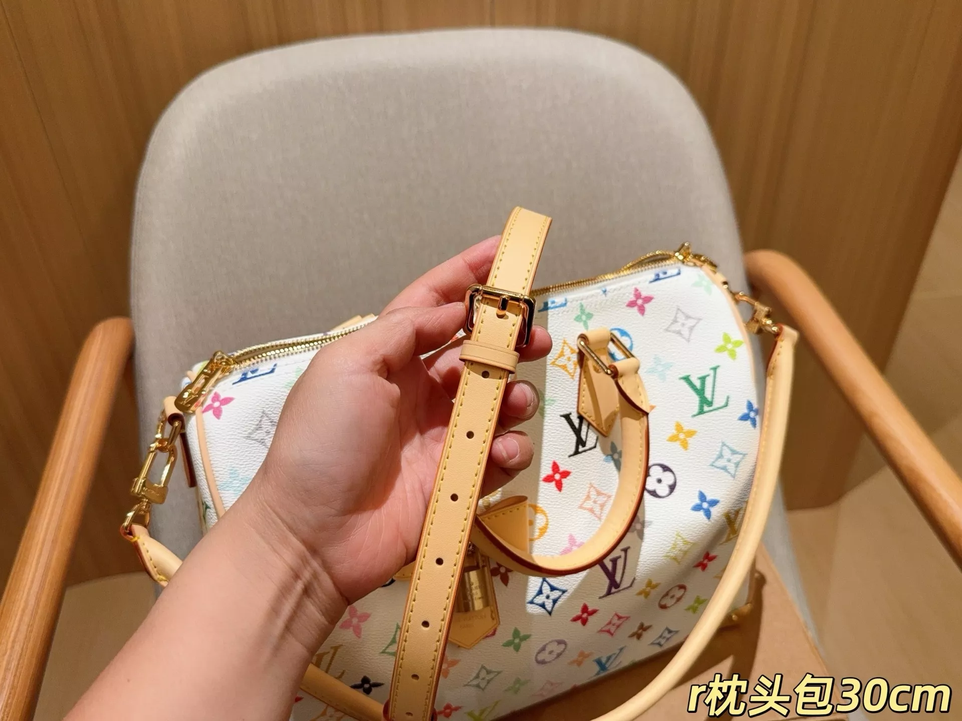 루이비통 화이트 멀티컬러 토트형 백 상세 이미지 8
