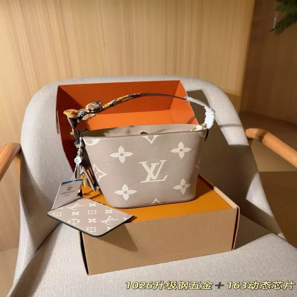 루이비통 압화 디테일 버킷 스타일 가방