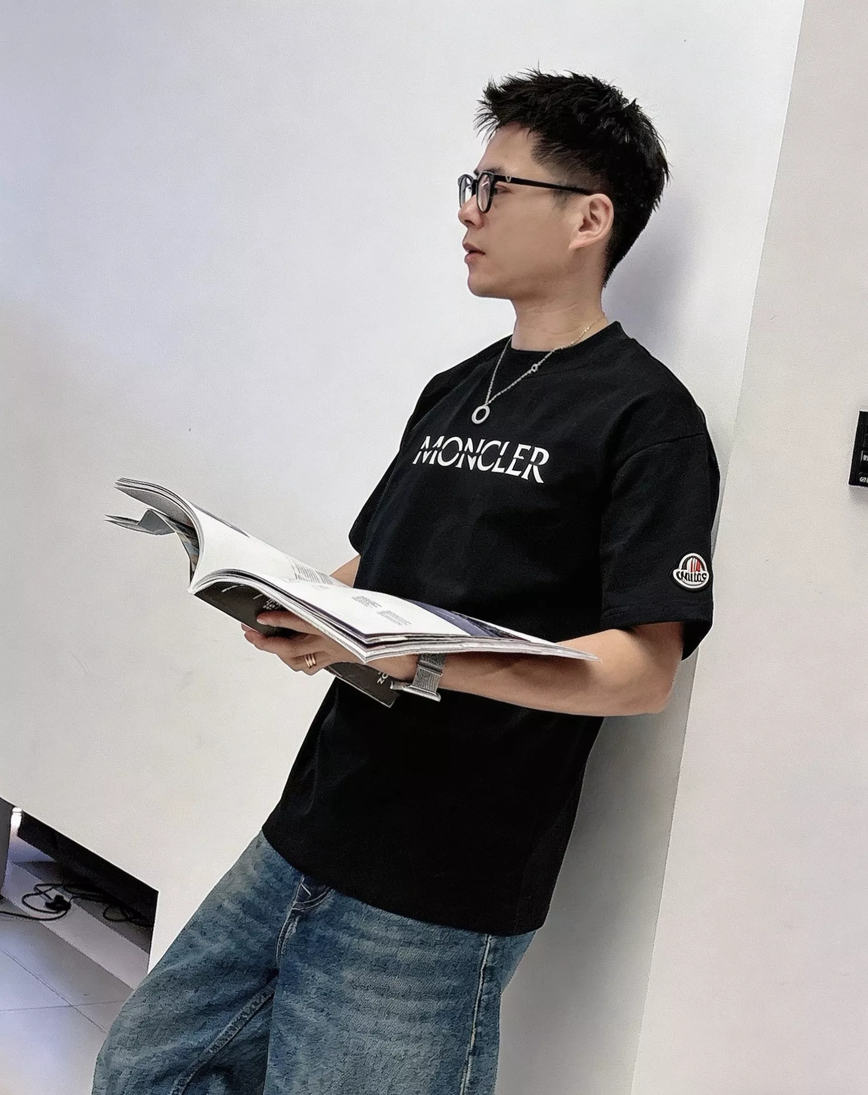 몽클레어 컷팅 레터링 프린트 반팔 티셔츠 상세 이미지 11