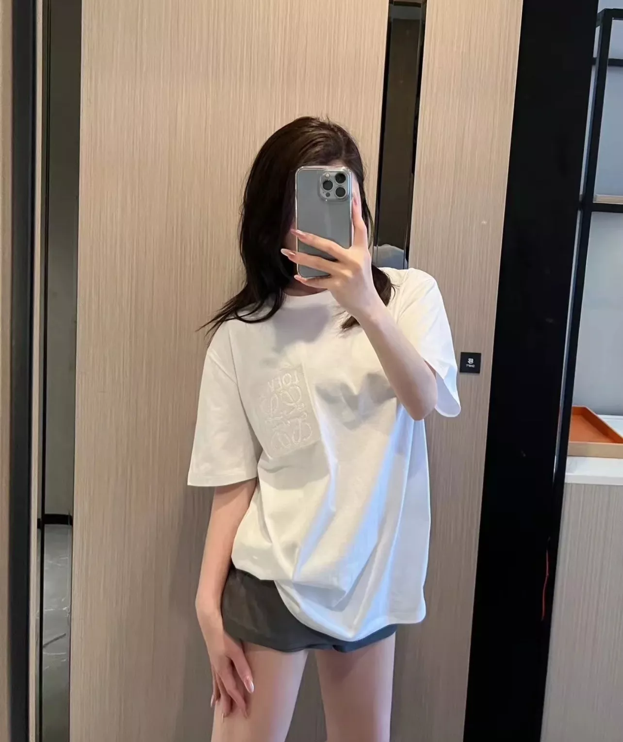 로에베 자수 포켓 반소매 티셔츠 상세 이미지 12
