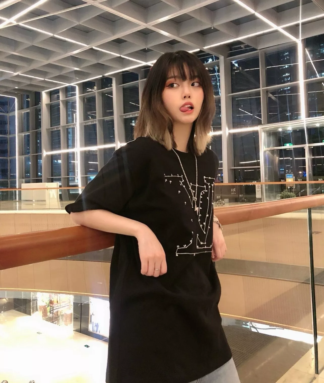 루이비통 별자리 좌표 자수 프린트 반소매 상세 이미지 16