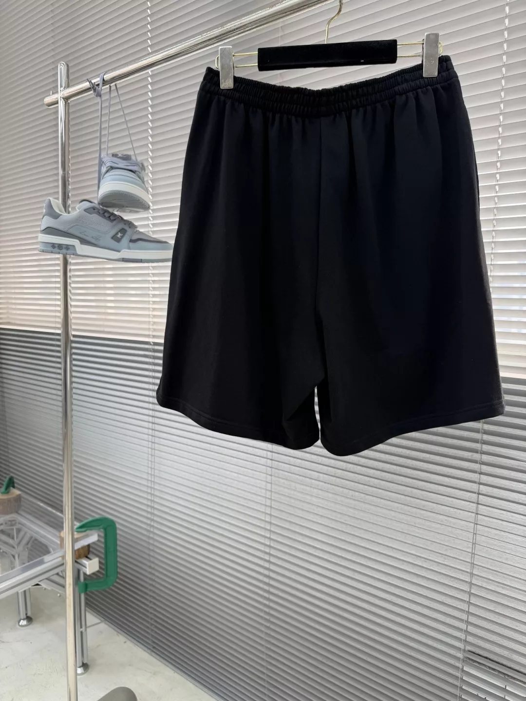발렌시아가 백 자수 디테일 쇼츠 상세 이미지 9