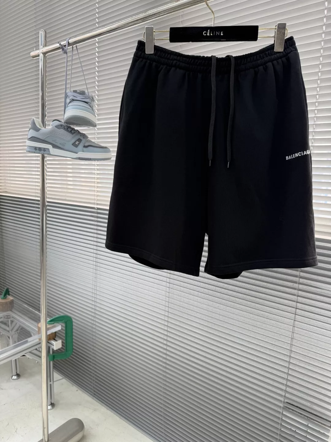 발렌시아가 백 자수 디테일 쇼츠 상세 이미지 1