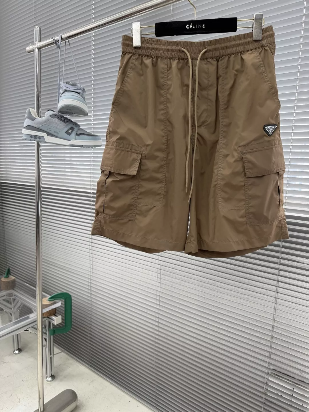 프라다 나일론 멀티포켓 카고 반바지 상세 이미지 10