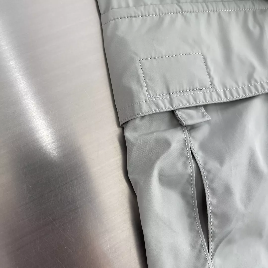 프라다 나일론 멀티포켓 카고 반바지 상세 이미지 8