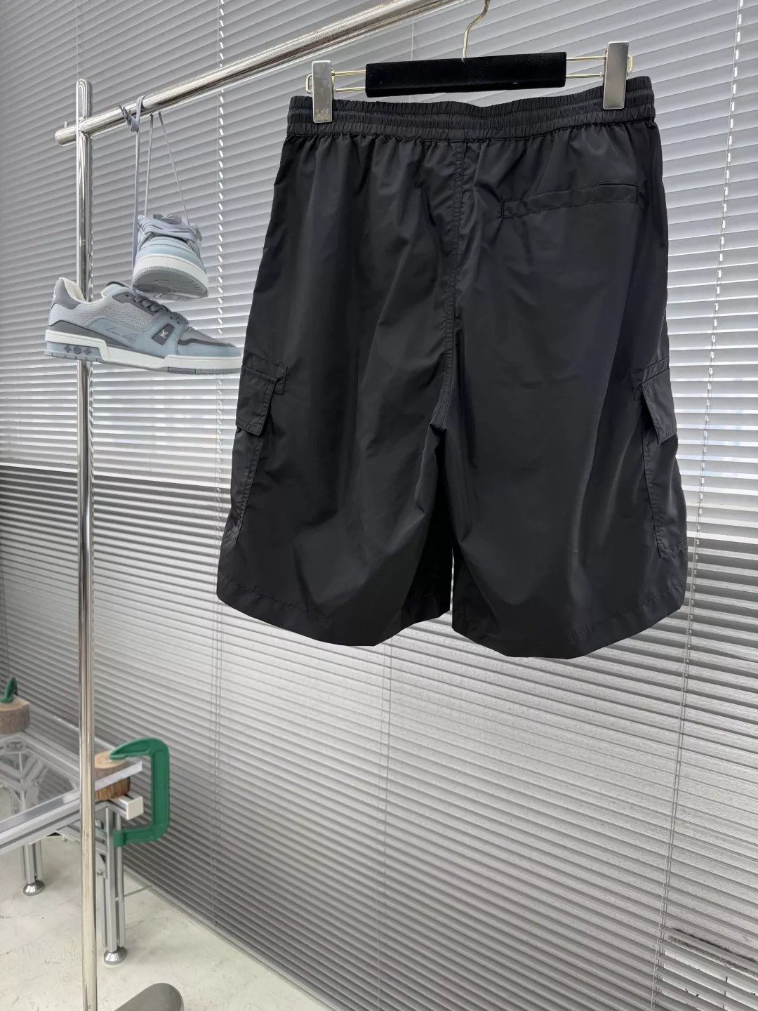 프라다 나일론 멀티포켓 카고 반바지 상세 이미지 21