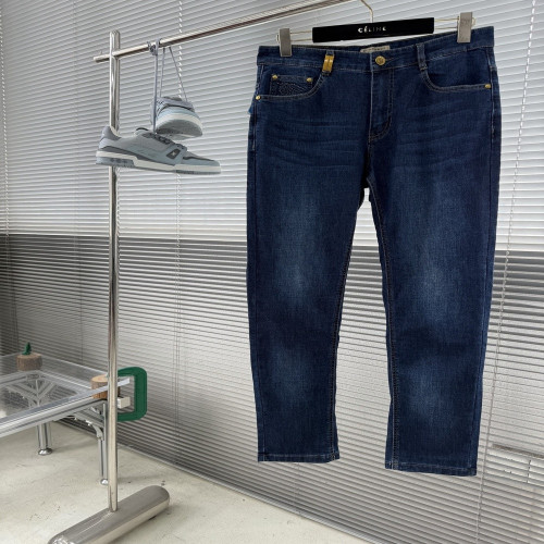 버버리 로고 포인트 워싱 데님 팬츠