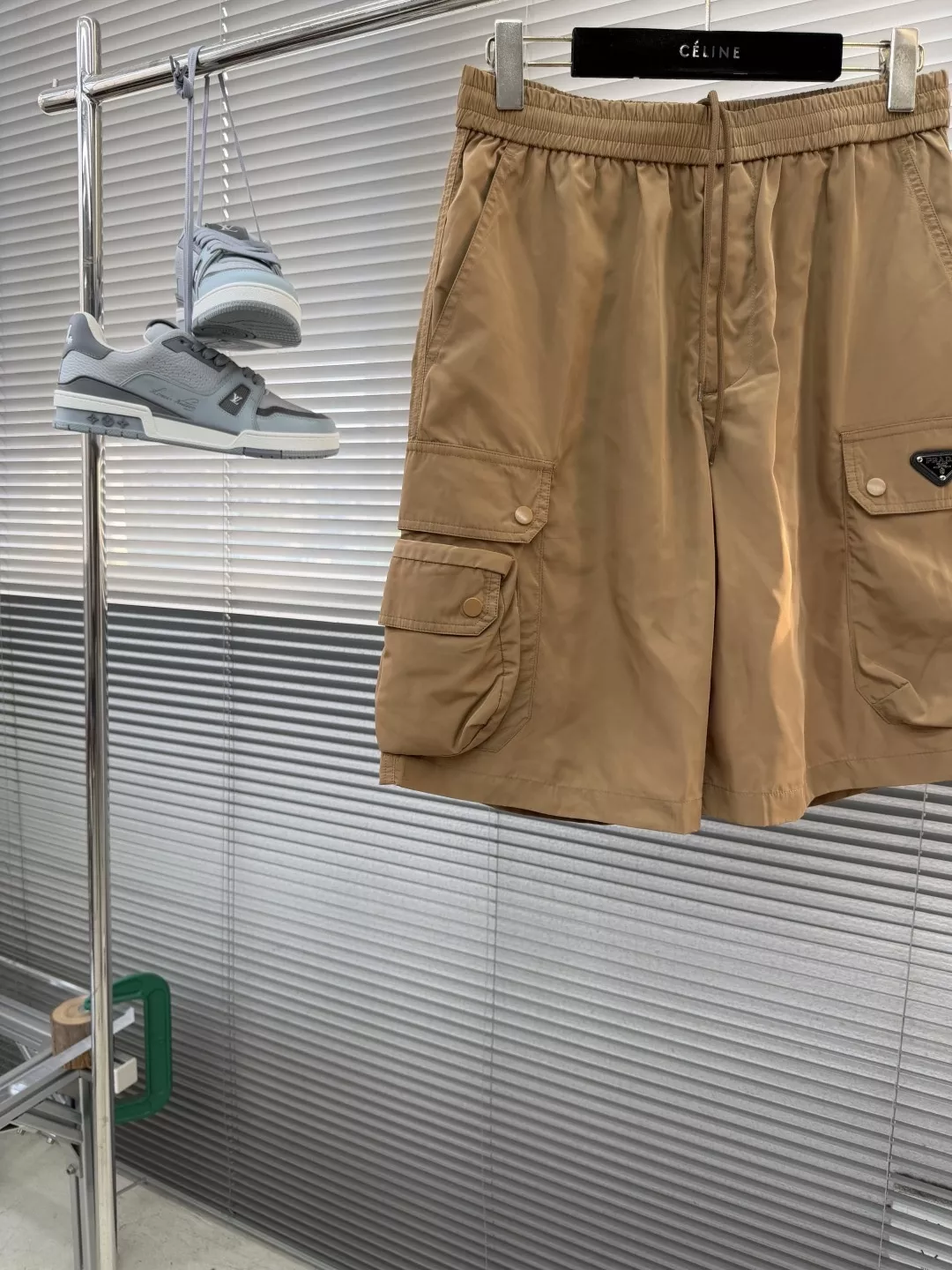 프라다 나일론 멀티포켓 쇼츠 상세 이미지 2