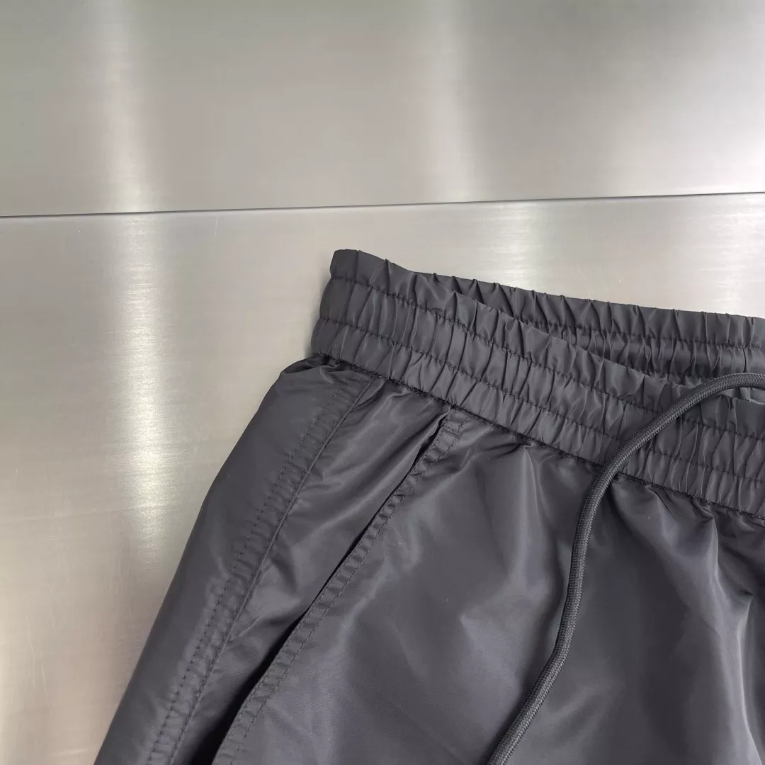프라다 멀티 포켓 나일론 쇼츠 상세 이미지 4
