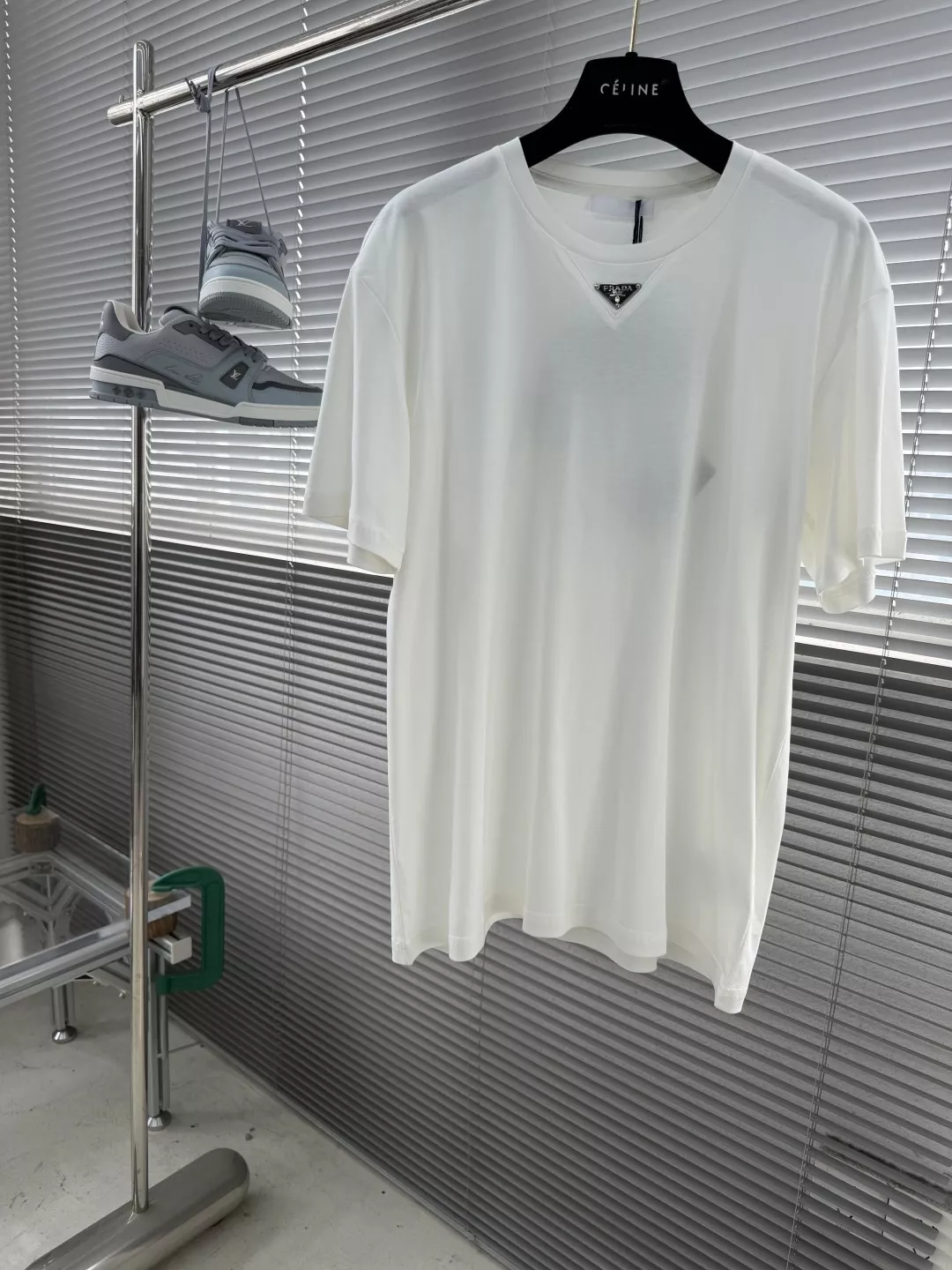 프라다 삼각 로고 오버핏 반소매 티셔츠 상세 이미지 1