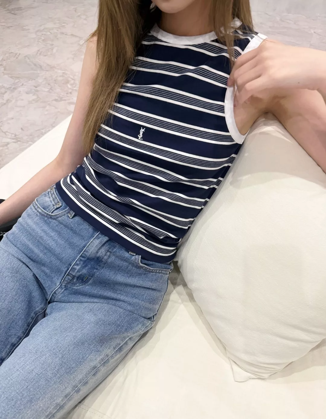 입생로랑 로고 자수 스트라이프 슬리브리스 탑 상세 이미지 10