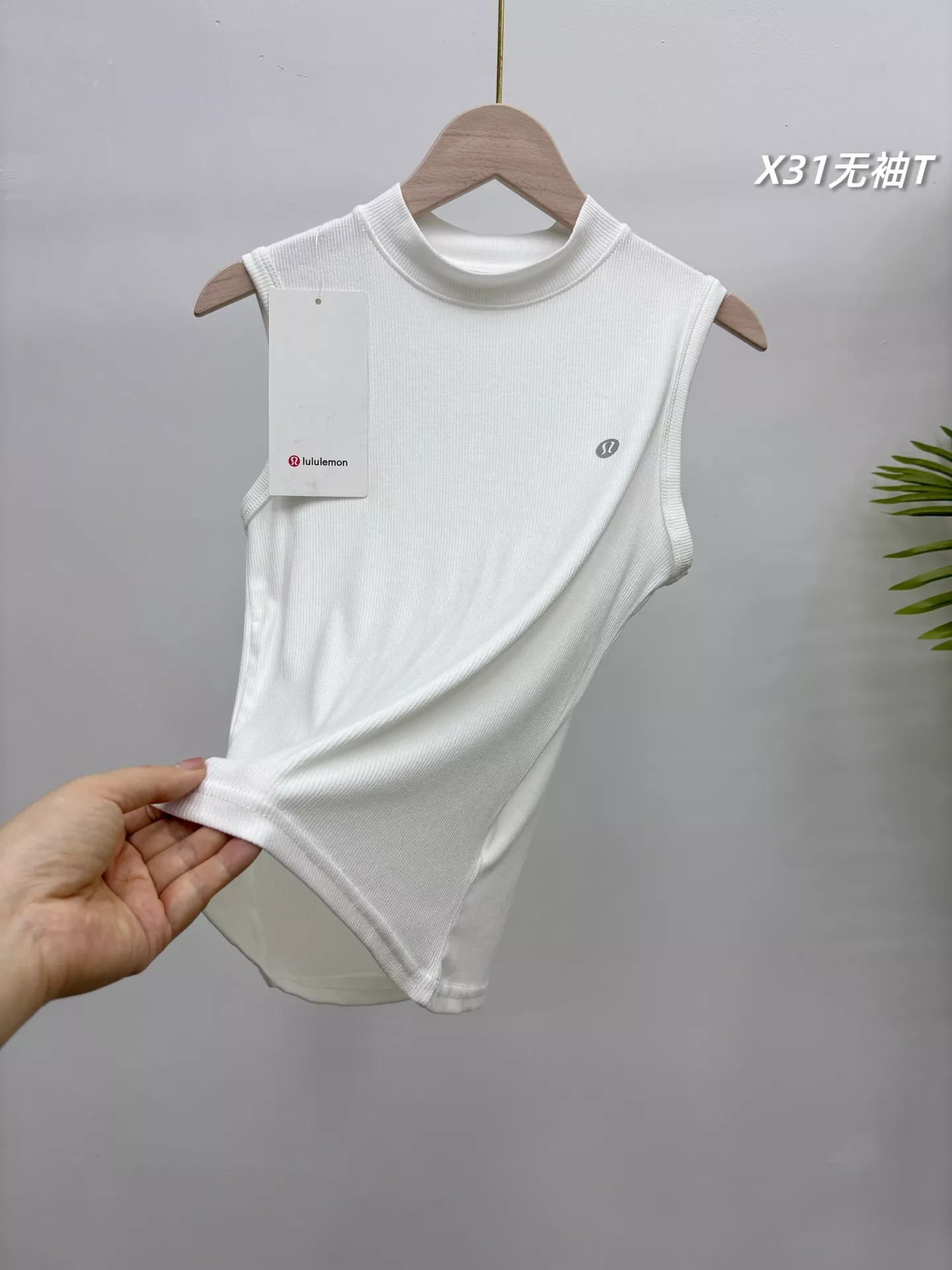 룰루레몬 여성 슬림핏 라운드넥 민소매 탑 상세 이미지 2