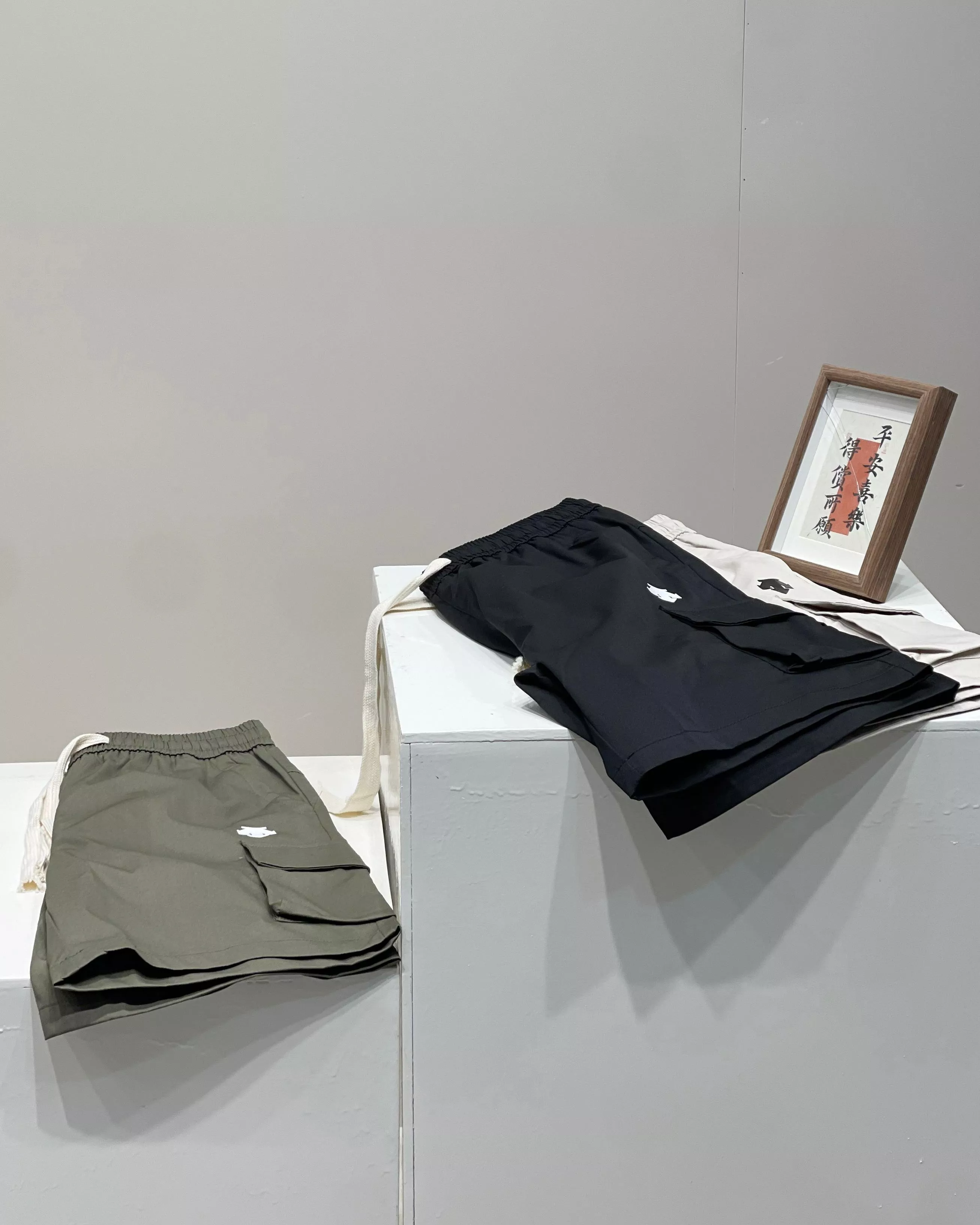 데상트 실리콘 로고 우븐 카고 반바지 상세 이미지 19