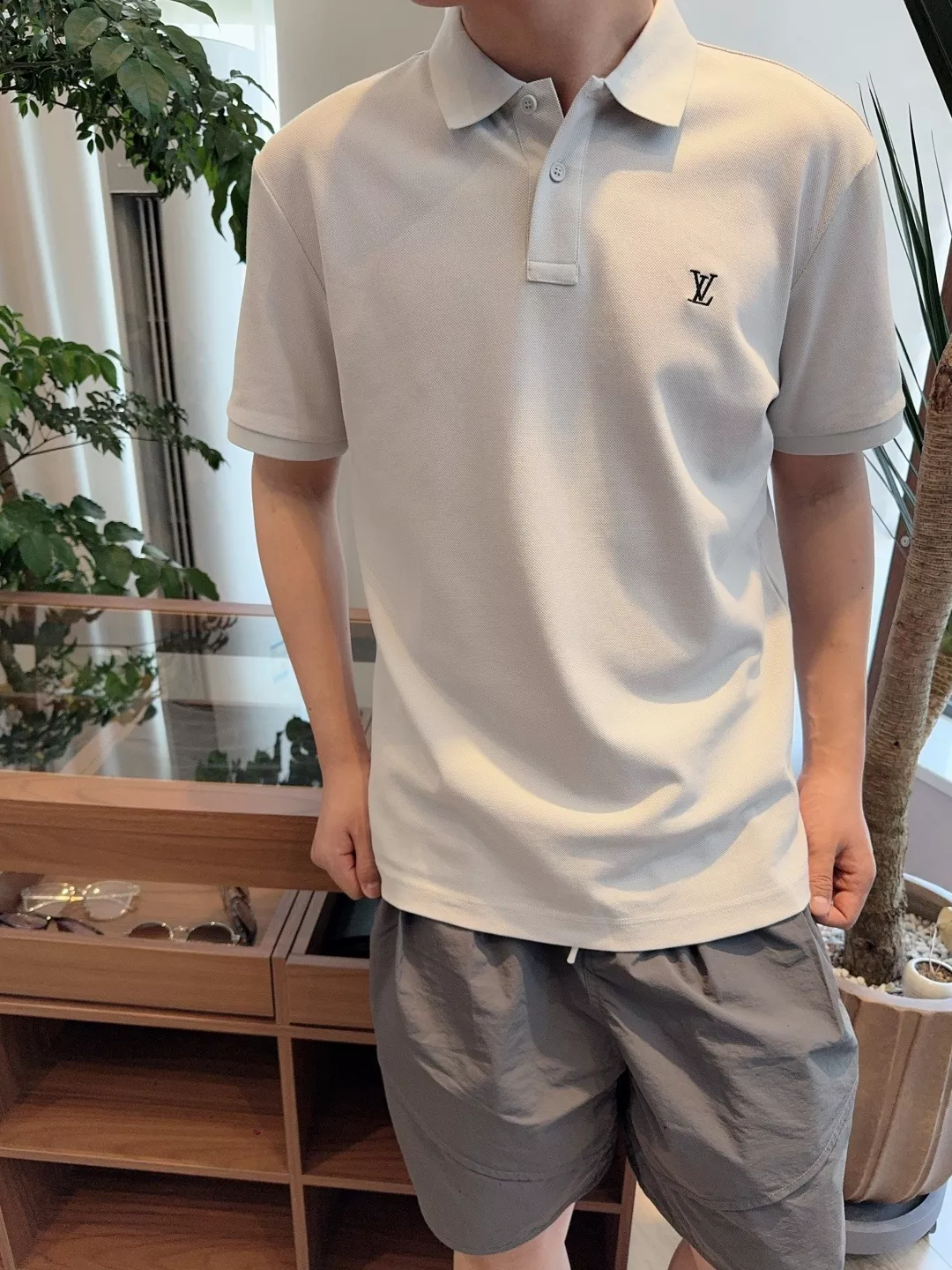 루이비통 대비 로고 자수 반소매 폴로 상세 이미지 22