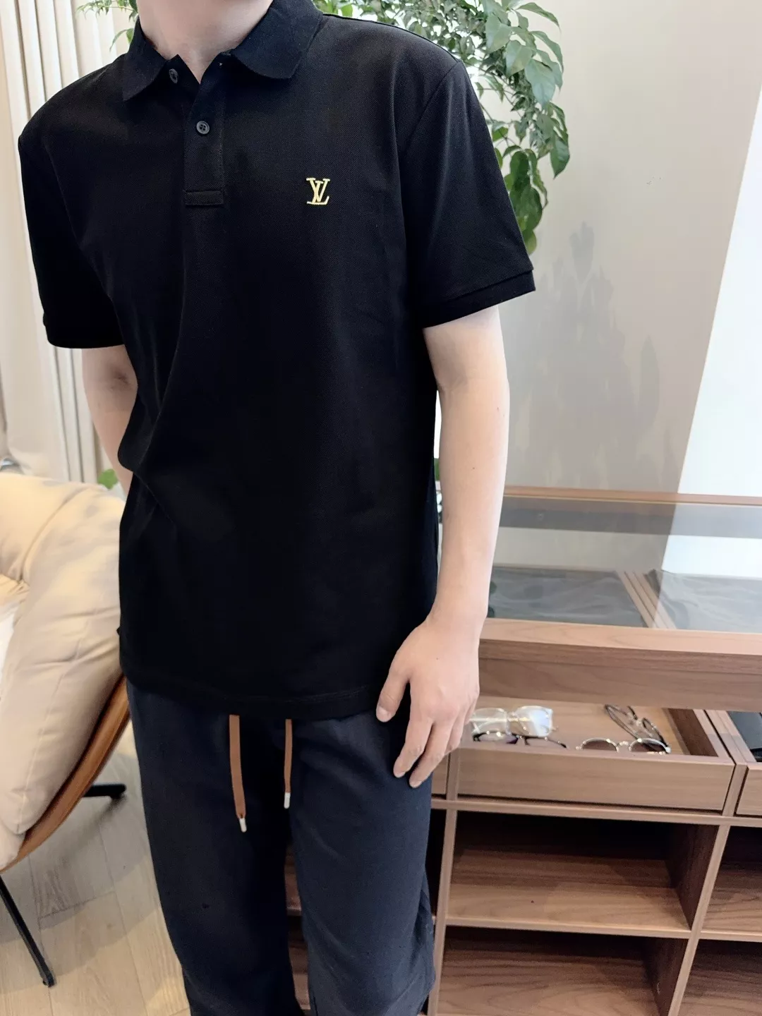 루이비통 대비 로고 자수 반소매 폴로 상세 이미지 25