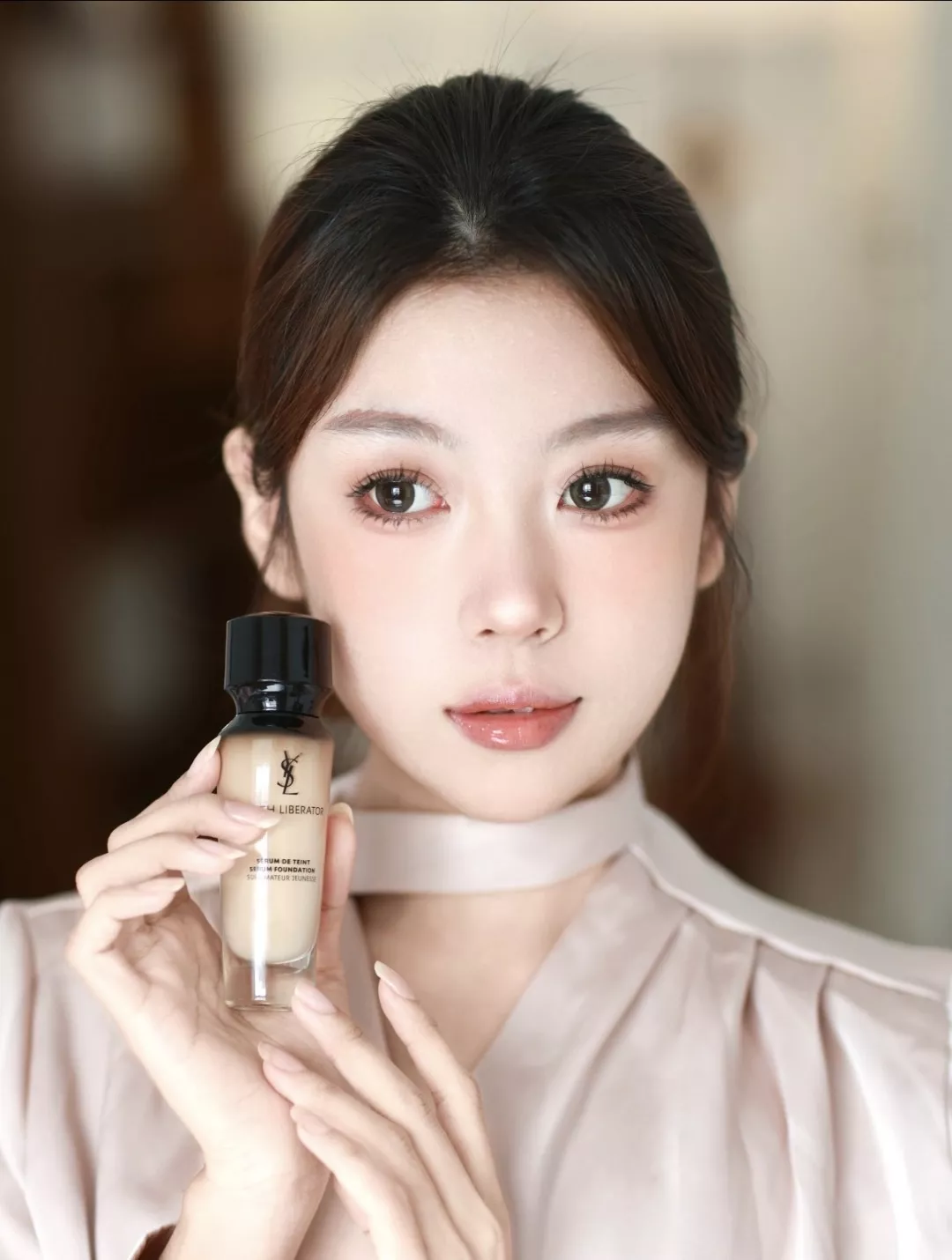 입생로랑 여신 광채 리퀴드 베이스 메이크업 상세 이미지 9